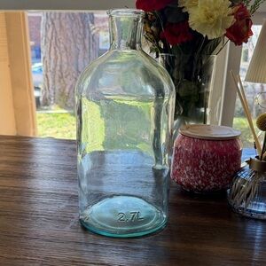 Glass bottle 2.7 Litters Hearth and Hand with Magnolia
